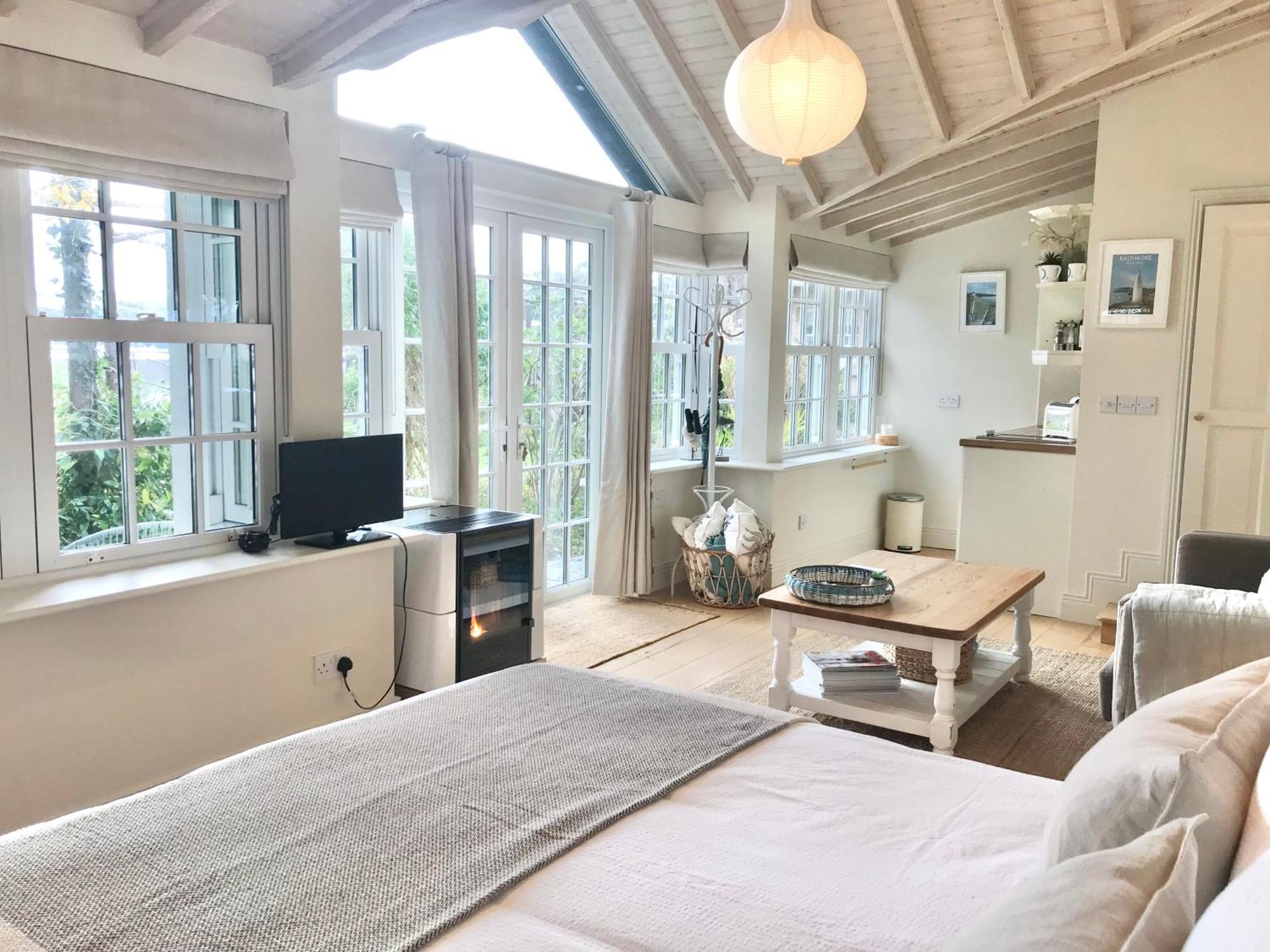 Coastal Chic Waterfront Studio Кинсейл Екстериор снимка