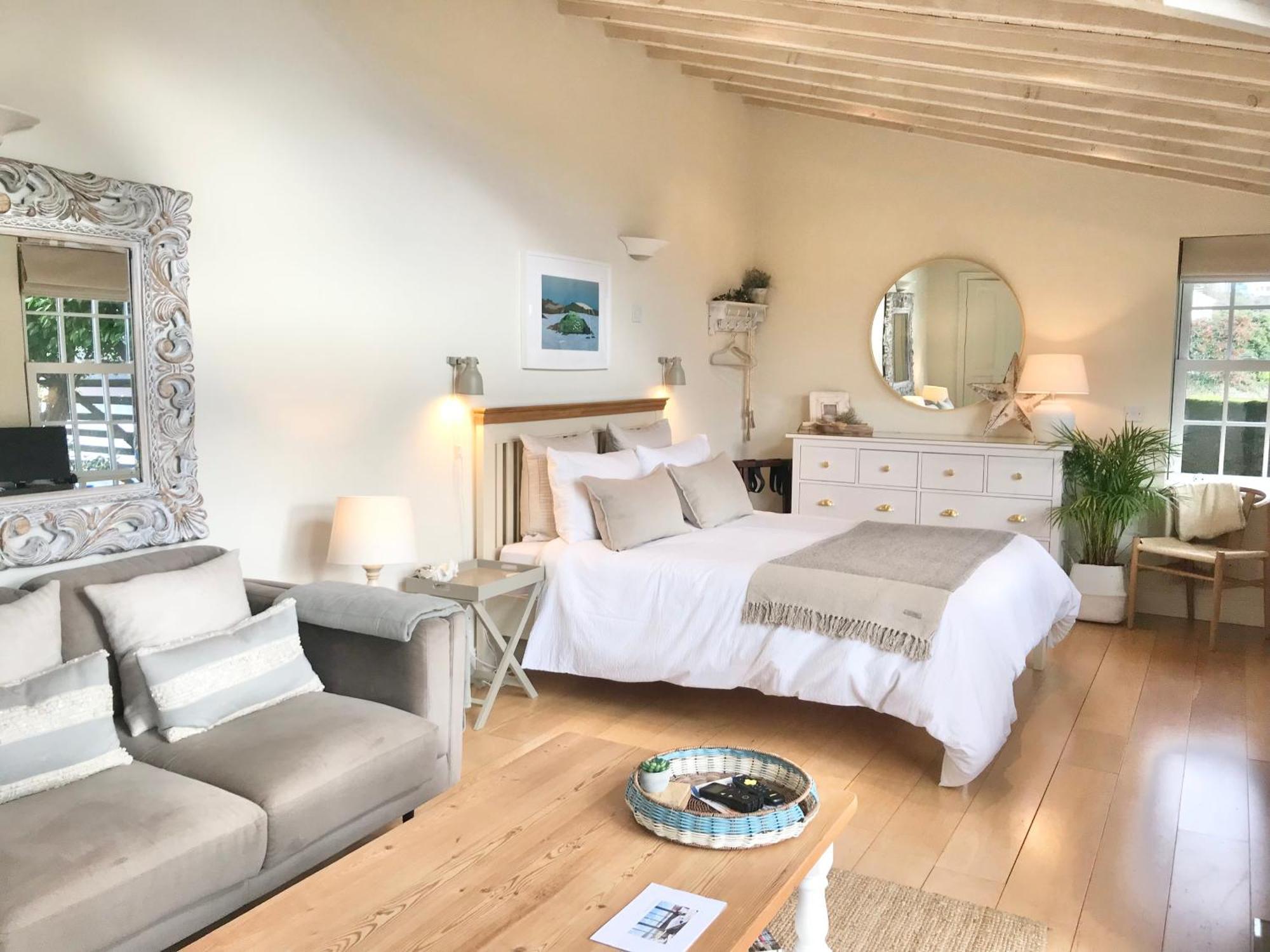 Coastal Chic Waterfront Studio Кинсейл Екстериор снимка