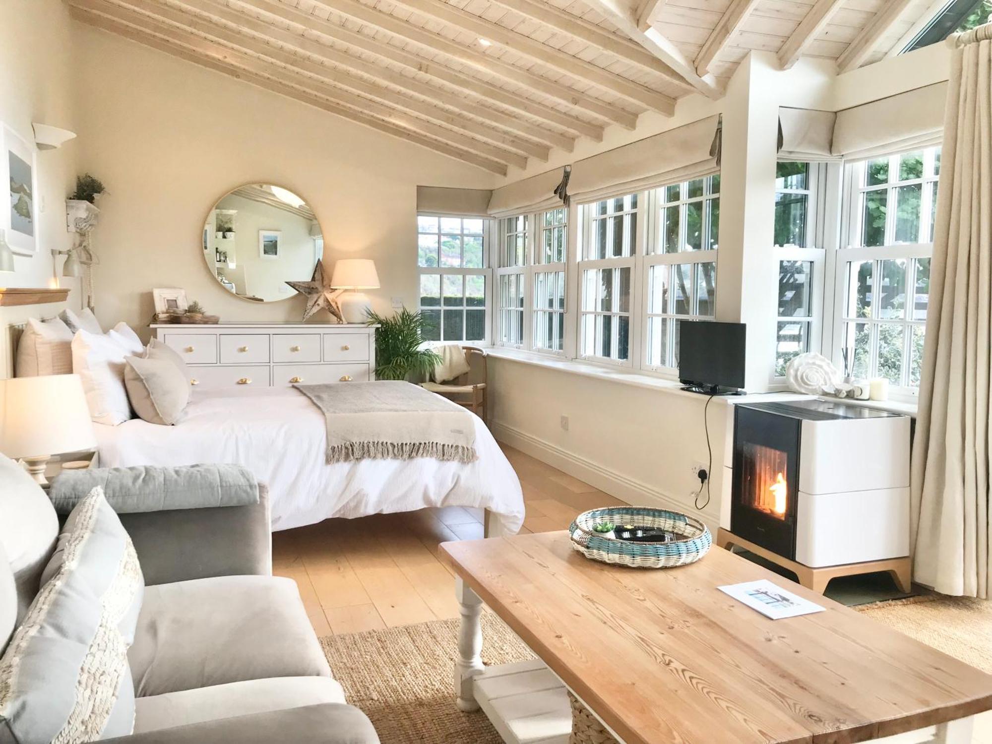 Coastal Chic Waterfront Studio Кинсейл Екстериор снимка